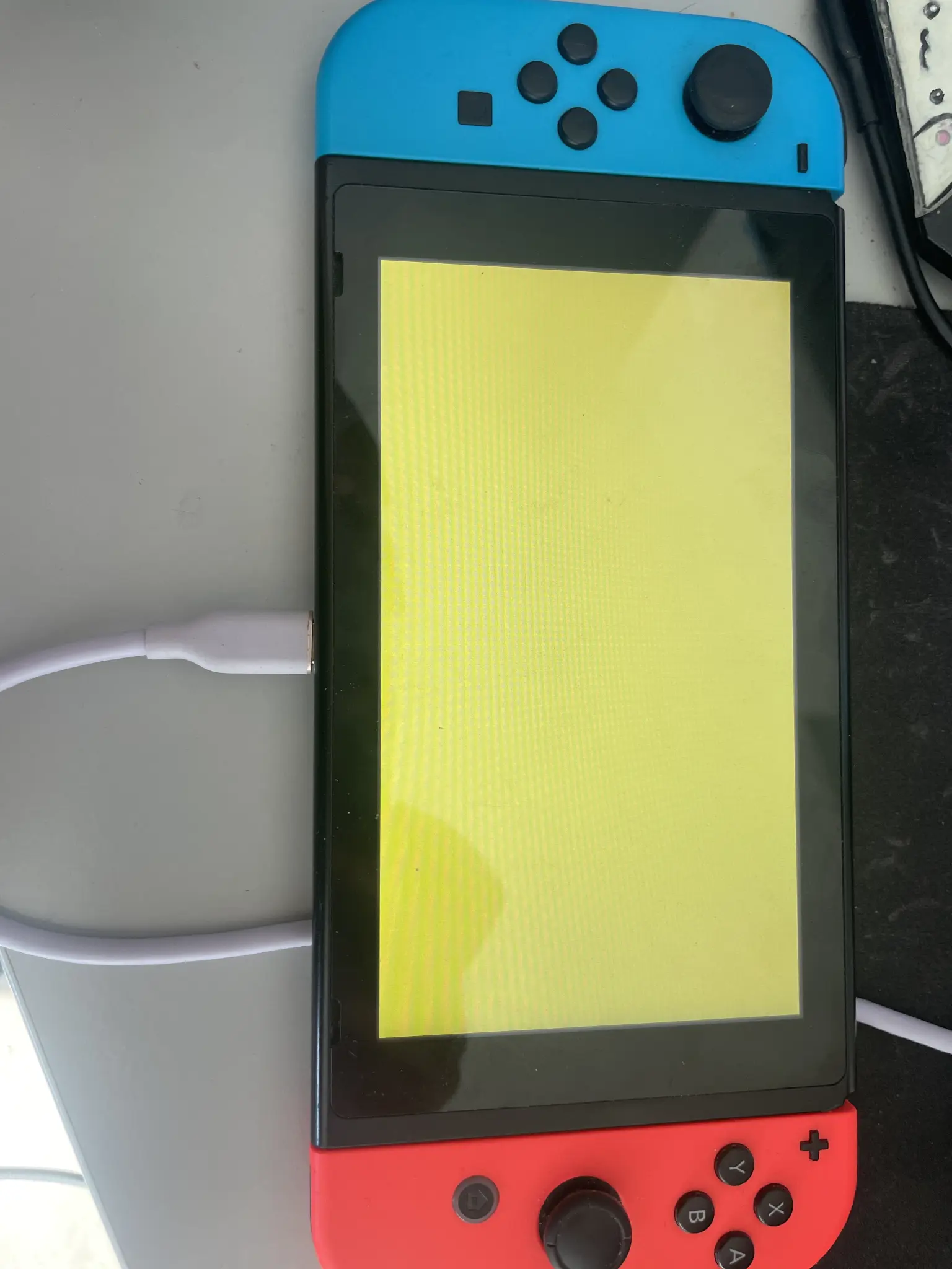 un écran jaune sur une Switch